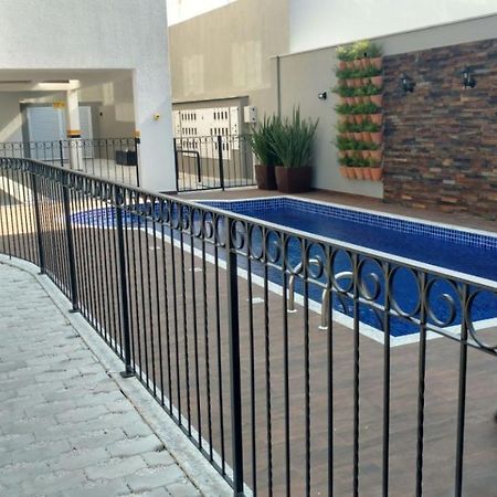Var-101A Dpto Amplio En Condominio Cerrado Con Piscina Bombinhas Exteriör bild