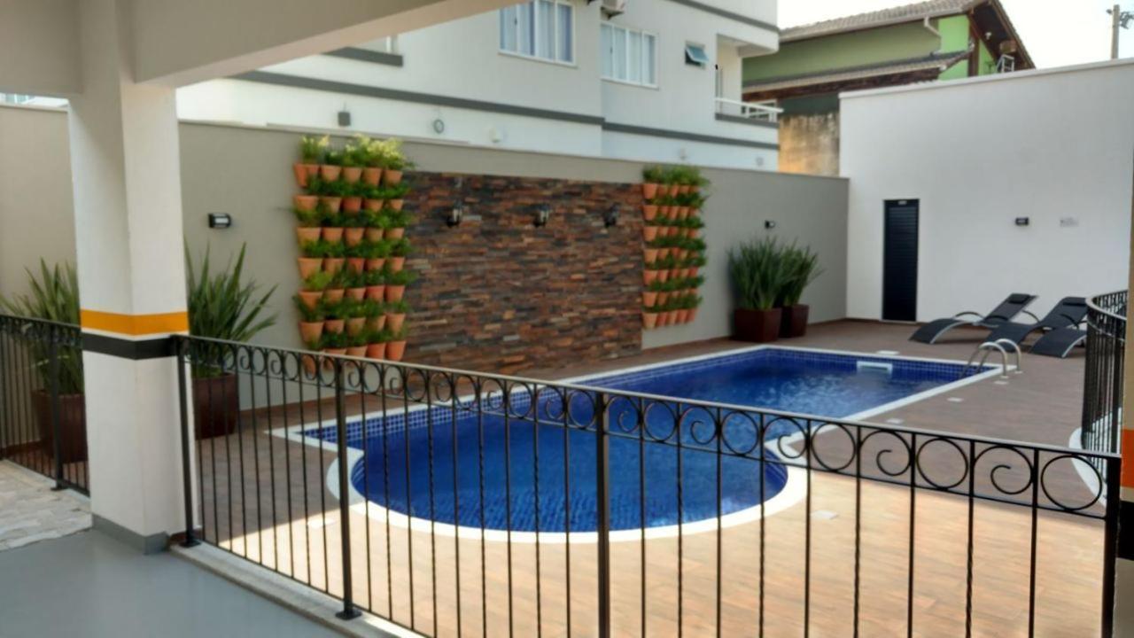Var-101A Dpto Amplio En Condominio Cerrado Con Piscina Bombinhas Exteriör bild